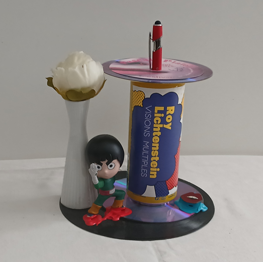 Pop art pen holder