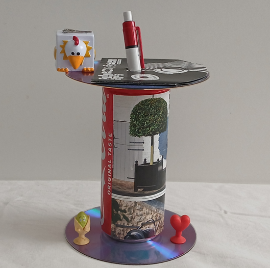 Pop art pen holder