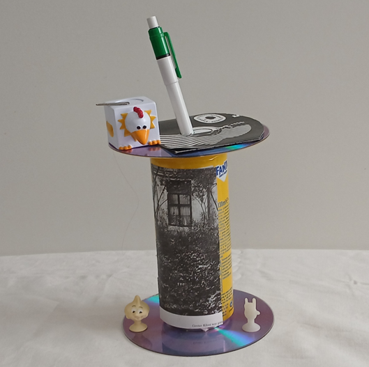 Pop art pen holder
