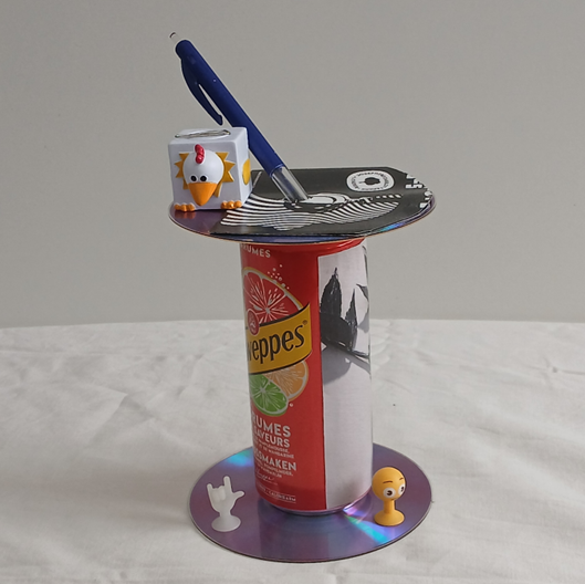 Pop art pen holder