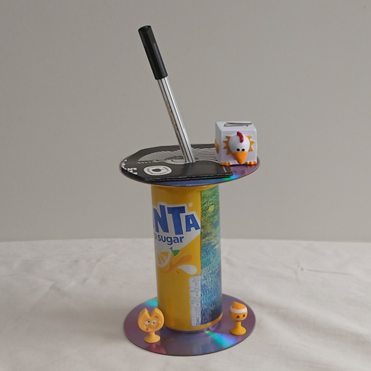 Pop art pen holder